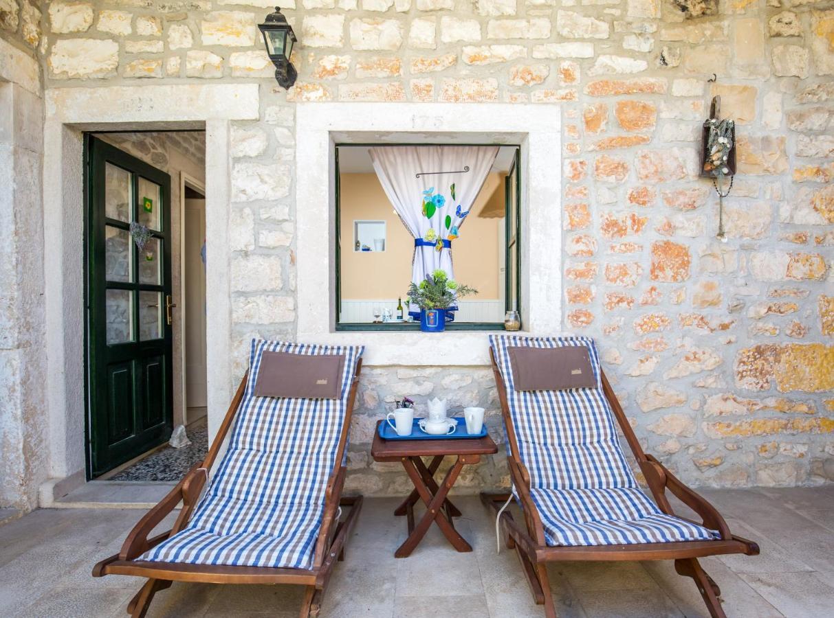 Visilo Stone House Villa Pucisca Exterior photo