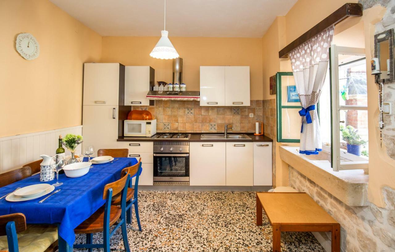 Visilo Stone House Villa Pucisca Exterior photo